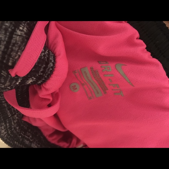 nike running shorts - Picture 3 of 4